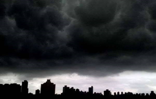Por que Deus disse que habitaria nas trevas em 2 Crônicas 6:1?