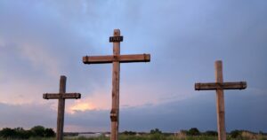 O que significa INRI? Era isso que estava escrito na cruz?